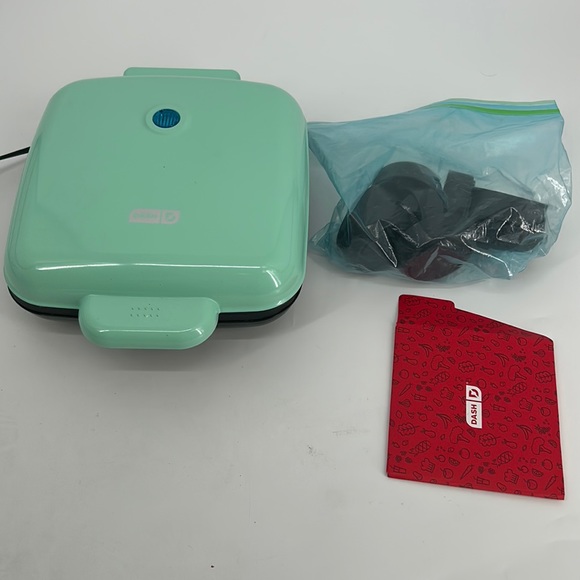 Dash Egg Bite Maker Griddle Aqua - Picture 4 of 7